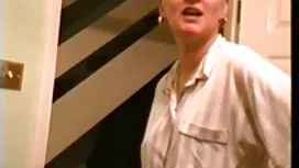 肩に汚れがある男はチェリャビンスクから子 ...