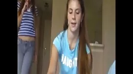 彼のガールフレンドの肛門なめと熱心になめ ...