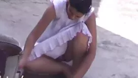 美しい少女は猫を食べます 無料 女の子  ...