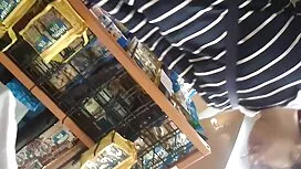 喧騒はシャワーを取り、帽子の剃る 女性  ...