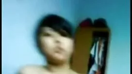 オルガはベッドの中で二人の友人をだまし  ...