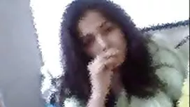 この男は簡単に二つのセクシーな人形で管理 ...