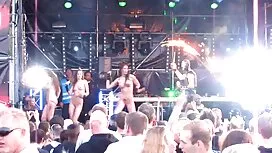 花嫁は結婚式の前に陰茎を自慰行為します  ...