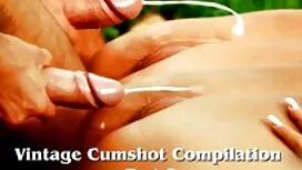 二つのレズビアンとカップルは、肛門性に参 ...