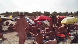 私はトイレに行って、壁に穴を持っていまし ...