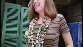 忙しい人形は、ロッカールームで服を変更し ...