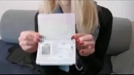 スキニーvanyaは裸の女の子の群衆を満 ...