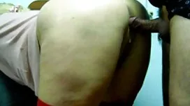 彼の予備の手は見知らぬ人から目を覚まし、 ...