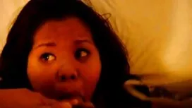 真空ポンプを使ってホイールガラスから足を ...