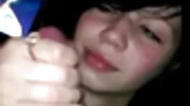 何百万人もの女性が口の中で二つの吟遊詩人 ...