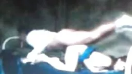 すぐに鏡の前に立っていた彼のガールフレン ...