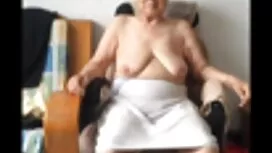 男は私のパンティーを披露し、コックを取っ ...