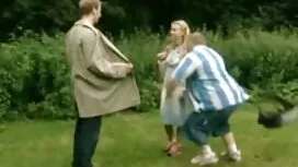 私は道路から投げ出されるために車から降り ...