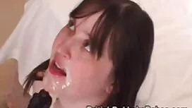 私はソファに座って、私のパンツを分離しま ...