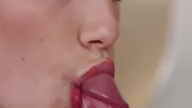 厚い金髪の彼女とのセックス。 アダルト  ...