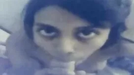 かなりいまいましい男の子の友人を絞る 女 ...