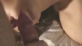 退屈しないように、クソのお尻と顔で彼女に ...