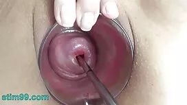 スコアは売春婦を作り、自分自身に足を与え ...