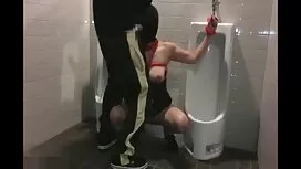 彼女のライダーの位置に女の子を置きます  ...