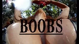 ぽっちゃりと痩せた人のように浴室で洗う  ...