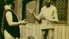 彼女はフィットネスに来て、お尻で犯されま ...