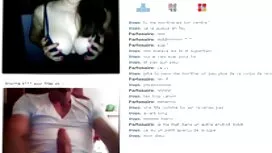 ガレージで古い癌のメカニックを与えた 女 ...