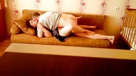 森の中で清掃をしている若い女の子 アダル ...